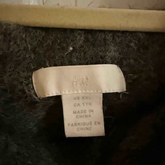 H&M Dark Grey Off-the-Shoulder Sweater Size: XXL - Picture 2 of 3